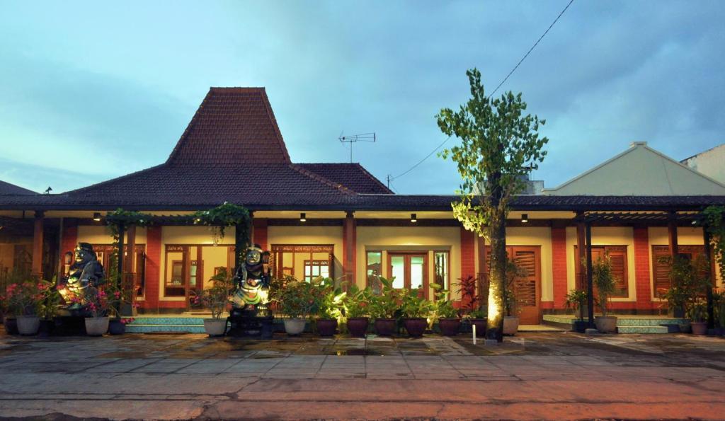 Maharani Guest House Yogyakarta Exteriör bild